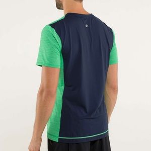 Lululemon men’s Precision Tee, size large.